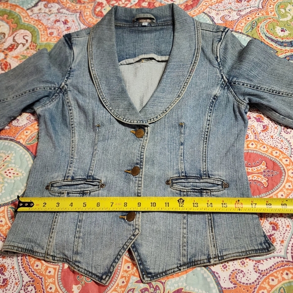 Isabella Bird Denim Blazer | Size 6 - Picture 8 of 10